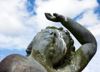 Dlaczego kał zostaje w odbycie?